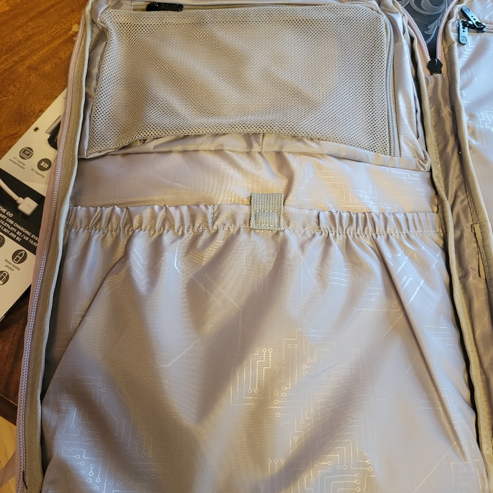 SwissDigital Lilac Airport Travel Backpack - Picture 5 of 12